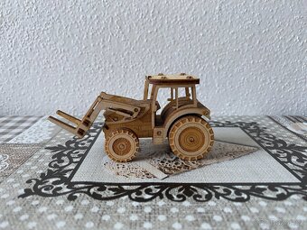 Nový dřevěný model Zetor Proxima