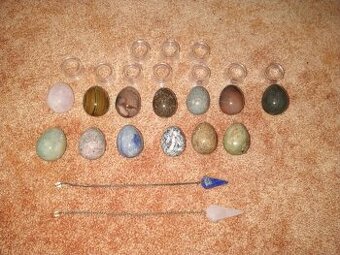 Vajíčka z polodrahokamů a kyvadla