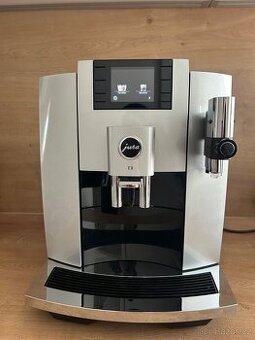 Kávovar Jura E8