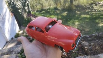 Krasný velký starý kovový angličák