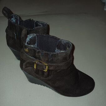 Hnědé kotníkové boty