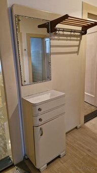 PŘEDSÍŇOVÁ STĚNA  - 20,30 LÉTA