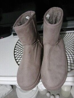 NOVÉ nenošené zimní boty s kožíškem nad kotník,vel.40