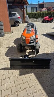 Zahradní traktůrek Husqvarna cth164t