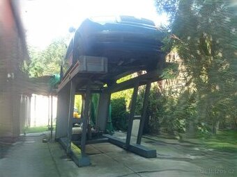 Zvedák na auto