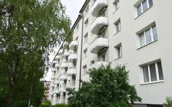 Ihned volný 2+1 s balkonem u metra Hloubětín Praha 9