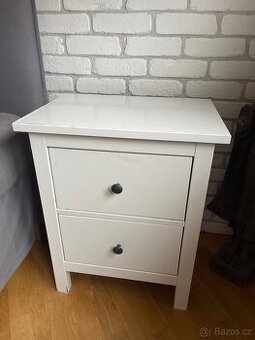 Noční stolek / komoda Hemnes