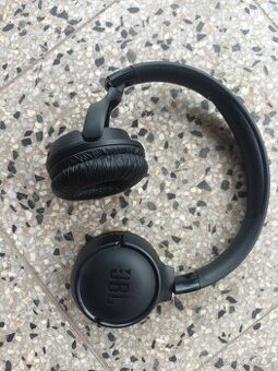 Prodám sluchátka JBL 520
