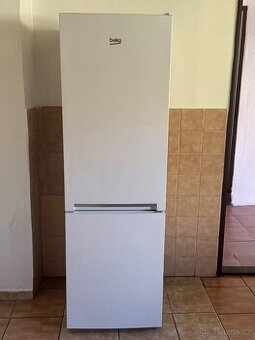 Kombinovaná lednice s mrazákem BEKO