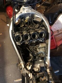 Suzuki gsx r 750 r.v 1999 veškeré ND