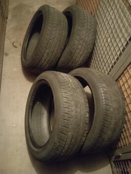 Letni pneu 215/50R17