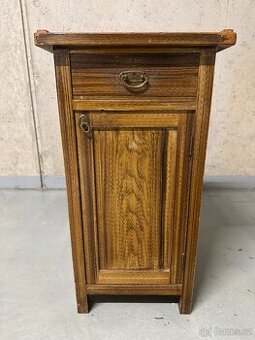 Starožitná skříňka - noční stolek