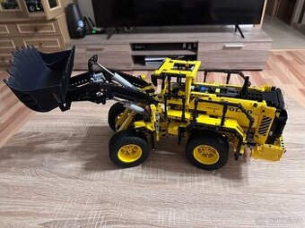 Lego Technic 42030 Volvo kolový nakladač