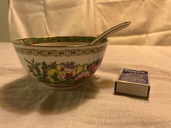 miska s lžící z čínského porcelánu