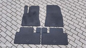 Gumové koberce Tesla 3