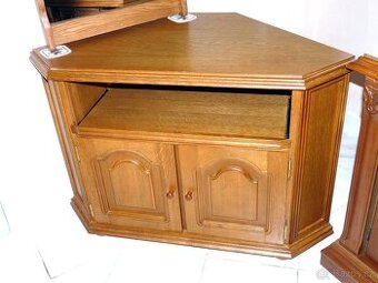 rohová rustikální komoda