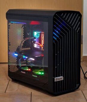 Prémiový herní PC s vodním chlazením