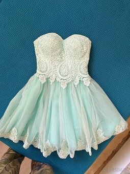 Spoločenské krásne šaty vel.S-M