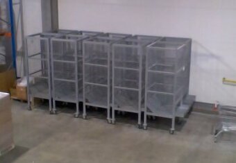 Skladové klece žárově zinkované, na kolečkách, gravitační