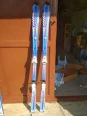 sjezdové lyže (170 cm)