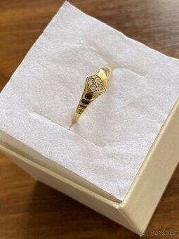 Zlatý dámský prstýnek