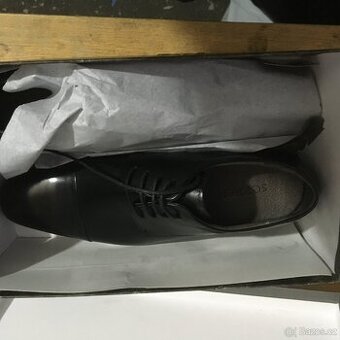 Prodám nové kožené polobotky 42