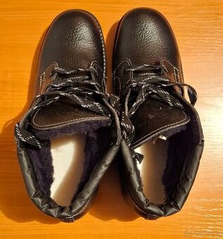 Zimní pracovní boty 43