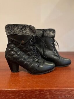 Kotníkové boty s kožíškem – vel. 37