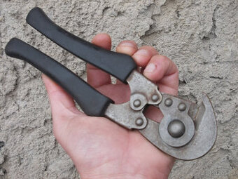 ŠTIPACÍ KLEŠTĚ VOJSKO USA VALKA 1943 ARMADA