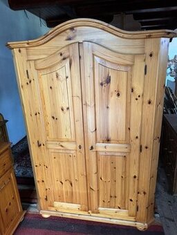 Šatní skříň z masivní borovice, 4868