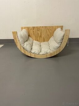 Houpačka Montessori z borovicového dřeva