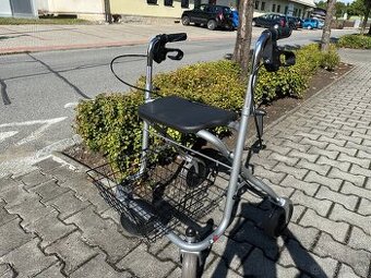 Chodítko pro seniory - podpůrný vozík - rolátor
