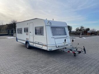 Knaus Blueline 500, 4 osoby, fr.postel, bojler, stojan kola