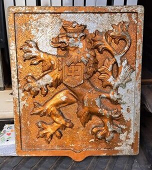 Těžký litý kovový znak LEV cedule plastika