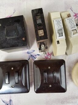 Vypínače, zástrčky, jističe, relé, zásuvka 380V/32A