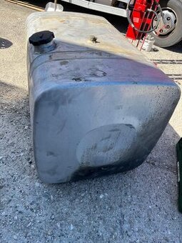 prodám 500l nádrž nepoškozená MAN