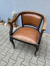 starožitné křeslo