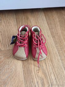 Zdravotně nezávadná obuv. Dětské kožené boty 11,5