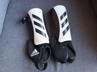 Dětské chrániče holeně Adidas TIRO asi 8-10 let S