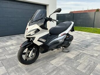 Aprilia SR Max 125 (najeto 10k, po servisu, s el.zámkem)