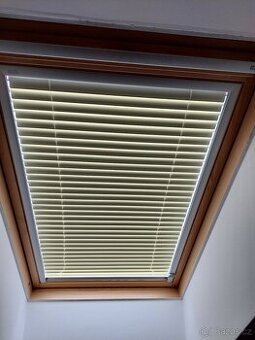 Žaluzie na střešní okno VELUX