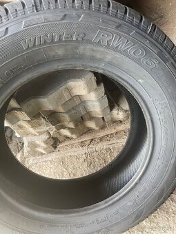 Hankook RW06 215/65-16C