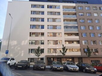 Pronájem bytu 1+kk • 44 m², Ostromečská 436/7, Praha 3