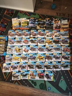 Hot wheels za 3010 kč všechno.