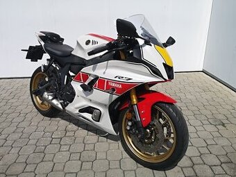Yamaha YZF-R7 60th r.v.2022, nové v ČR, najeto jen 6.815 km