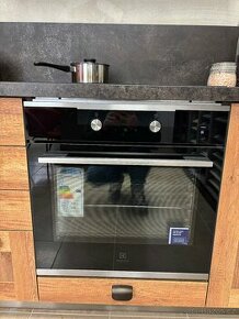 Trouba Electrolux KODEC75X