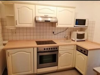 Menší venkovská kuchyně se spotřebiči, 4751