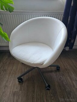 PRODÁM PRACOVNÍ ŽIDLI IKEA SKRUVSTA (IDGULT BÍLÁ) UMĚLÁ KŮŽE