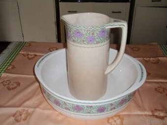 Stará značená porcelánová mycí souprava