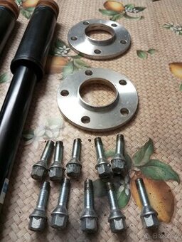 Rozšiřovací podložky pod kola.2x